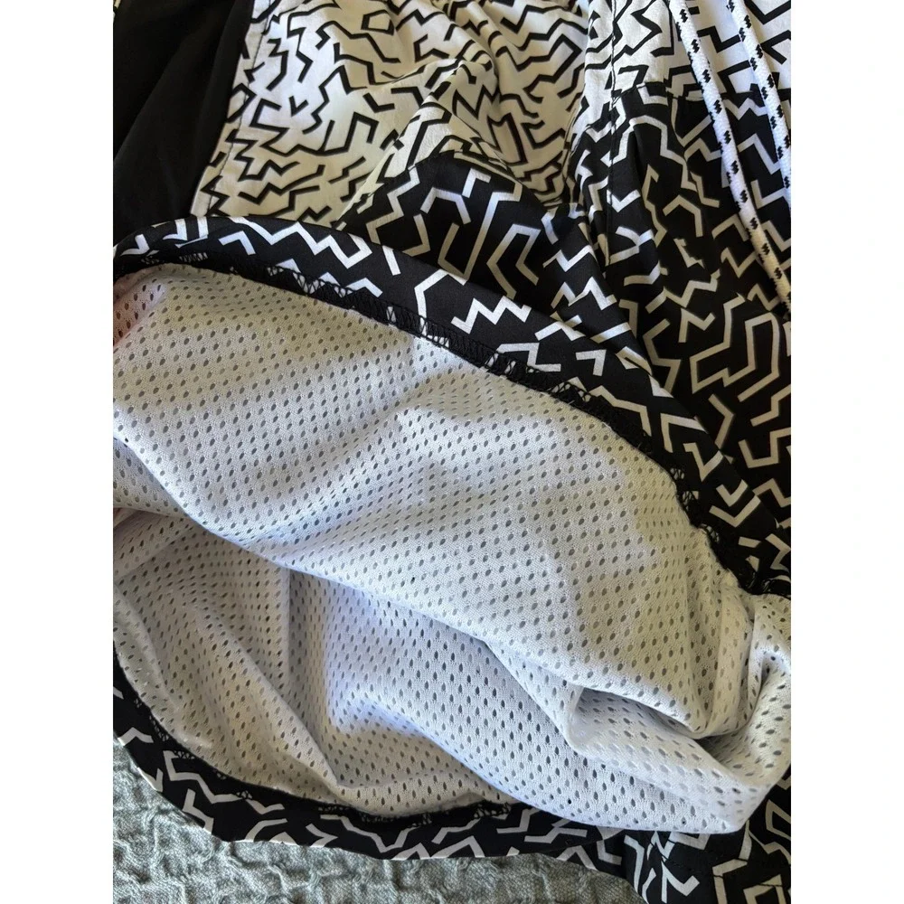 Chubbies Swim Trunks Men Large Black White The Radical 6.5